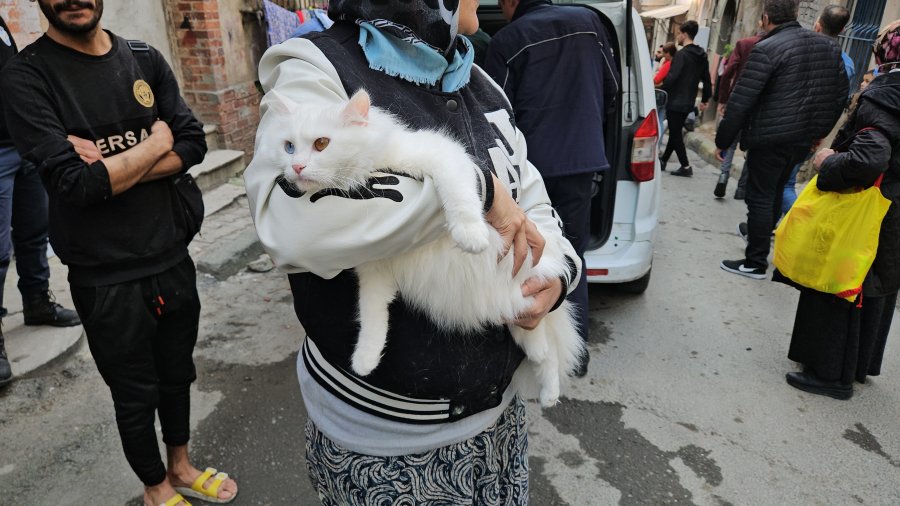 Beyoğlu'ndaki yangın sonrası alevlerden etkilenen binalar mühürlend