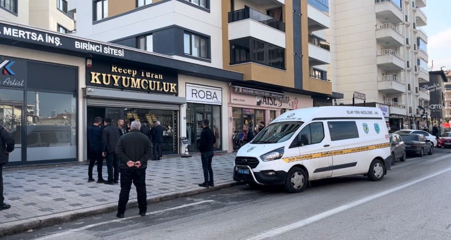 Bursa'da kar maskeli, silahlı kuyumcu soygunu