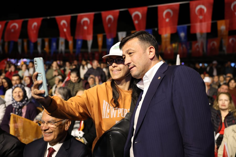 Hamza Dağ: “Bıkmadan, usanmadan heyecanımı tüm İzmir'le paylaşacağım”