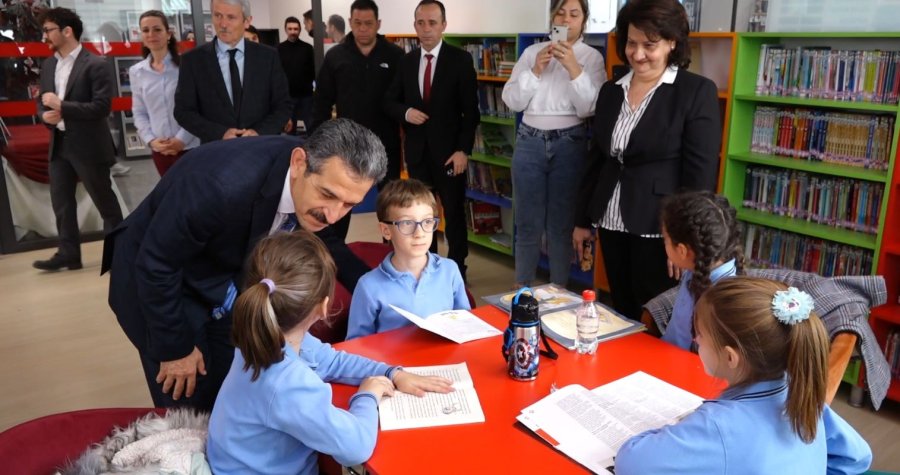 Kırklareli Valisi Ekici’den öğrencilere kitap okuma tavsiyesi