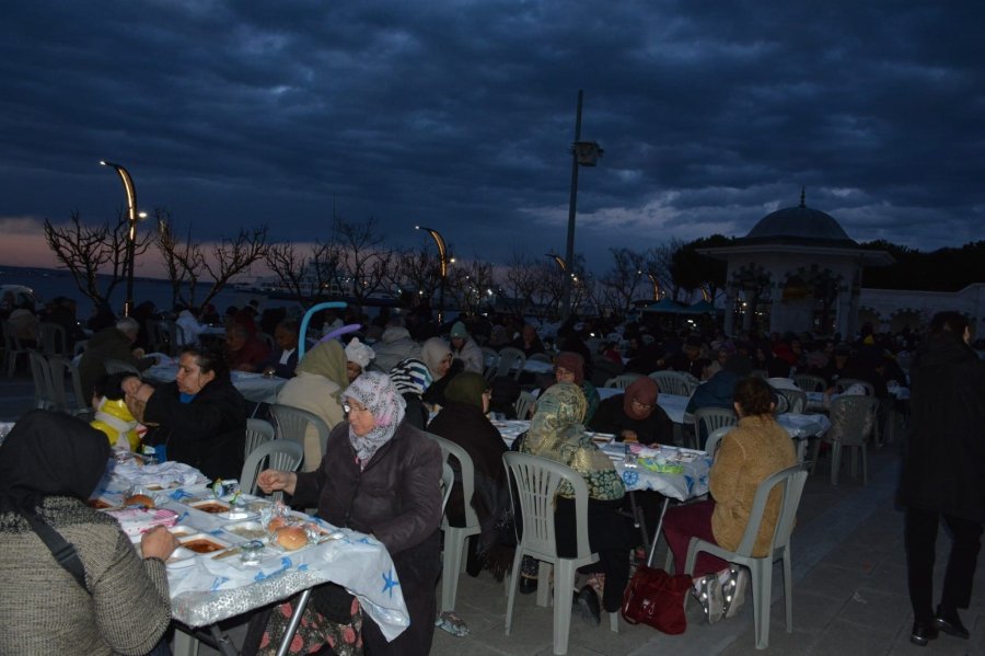 Lapseki'de sokak iftarları ilgi görüyor