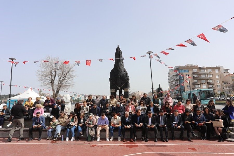 “Türkiye Okuyor Çanakkale Okuyor”