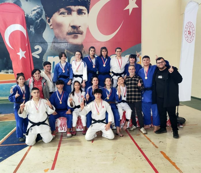Yunusemreli genç judocular Kocaeli biletini 19 madalya ile aldı